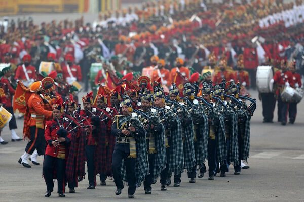 Indian forces performing during the Beating Retreat ceremony at Vijay chowk in New Delhi on Jan 29th 2016. Express photo by Ravi Kanojia.